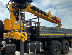 Бортовой КАМАЗ 43118 с КМУ XCMG SQS 200RU-6 + буровая установка, грузовая корзина